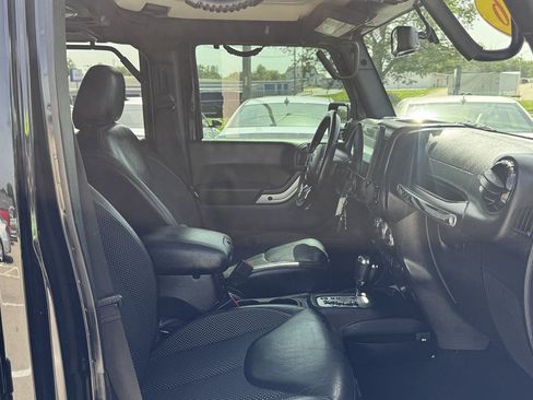 Used 2016 Jeep Wrangler Unlimited Sahara AWD/4WD image 26