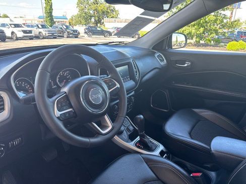Used 2021 Jeep Compass Latitude w/ Sun and Sound Group AWD/4WD image 10