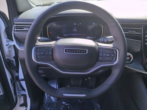Used 2024 Jeep Wagoneer L Series III w/ Flexible Seating Group image 19