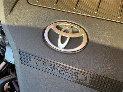 Used 2023 Toyota Highlander L image 42