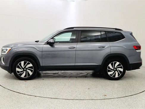 Used 2025 Volkswagen Atlas SE image 4