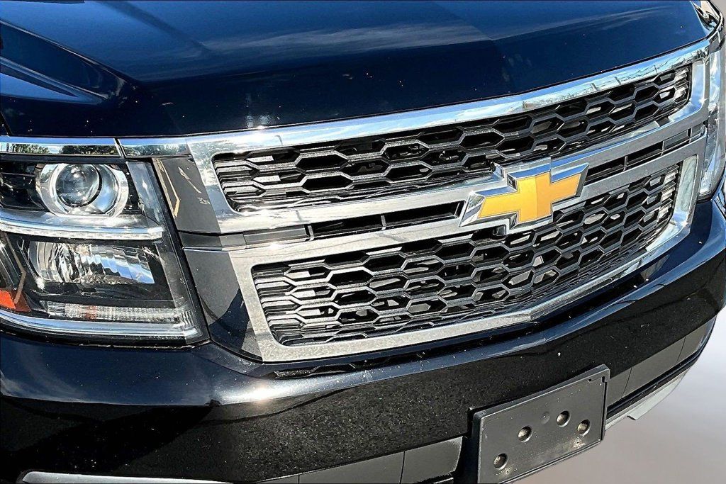Used 2017 Chevrolet Suburban LT AWD/4WD image 31