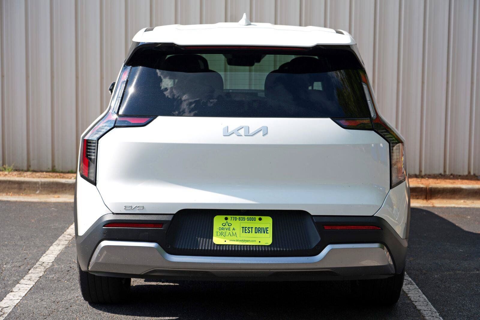 Used 2024 Kia EV9 Light Long Range RWD image 56
