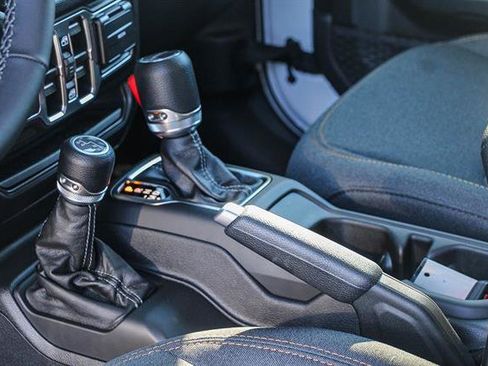 New 2025 Jeep Gladiator Sport image 19