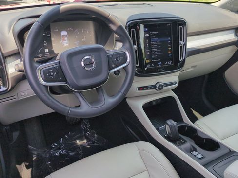 Used 2019 Volvo XC40 T4 Momentum FWD image 29