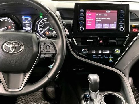 Used 2022 Toyota Camry SE FWD image 15