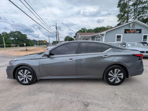 Used 2022 Nissan Altima 2.5 S FWD image 3