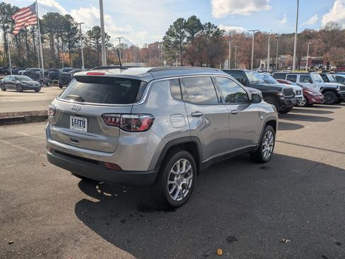 Used 2022 Jeep Compass Latitude image 5
