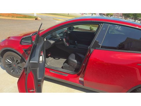 Used 2022 Tesla Model Y Long Range AWD/4WD image 5