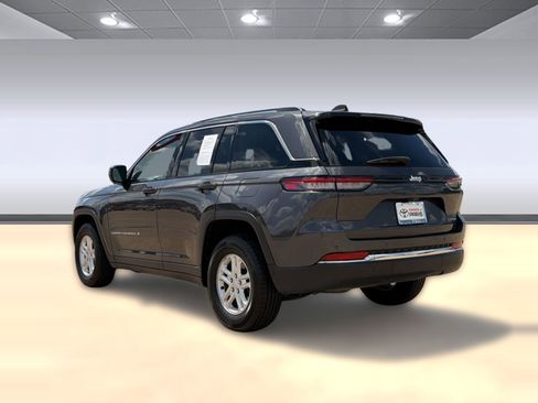 Used 2024 Jeep Grand Cherokee Laredo RWD image 3