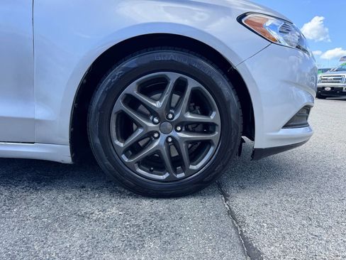 Used 2013 Ford Fusion SE FWD image 12