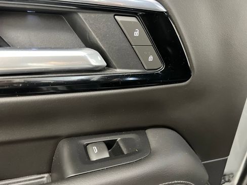 Used 2025 Chevrolet Suburban Z71 AWD/4WD image 16