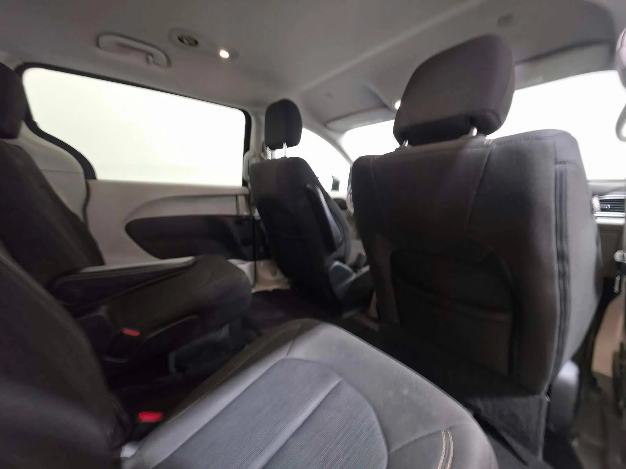 Used 2017 Chrysler Pacifica Touring FWD image 17
