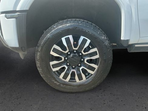 Used 2024 GMC Sierra 2500 Denali Ultimate AWD/4WD image 13