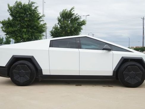 Used 2024 Tesla Cybertruck AWD Crew Cab image 9