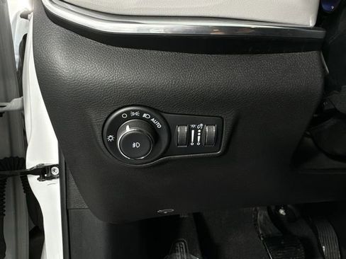 Used 2024 Jeep Compass Limited image 15