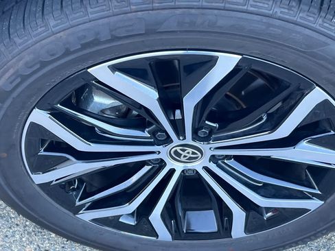 Used 2025 Toyota Crown Signia XLE image 22