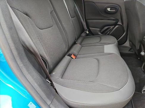 Used 2020 Jeep Renegade Altitude FWD image 18