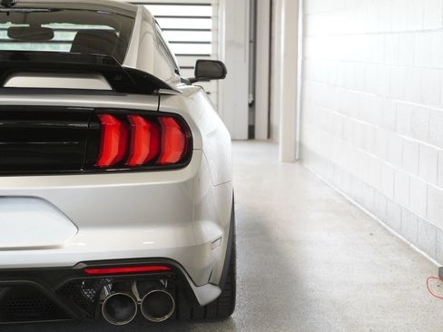 Used 2021 Ford Mustang Shelby GT500 w/ Technology Package RWD image 11