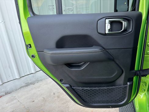 Used 2025 Jeep Gladiator Sport image 23