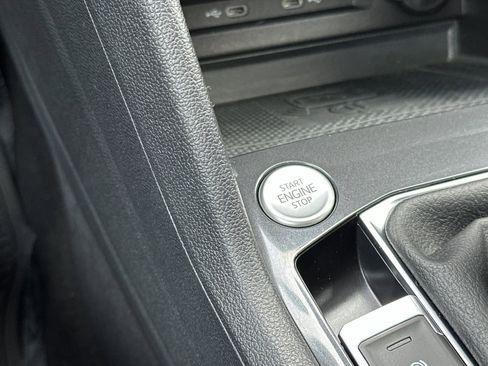 Used 2022 Volkswagen Tiguan SE image 22