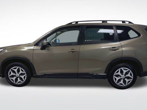 Used 2023 Subaru Forester Premium image 5