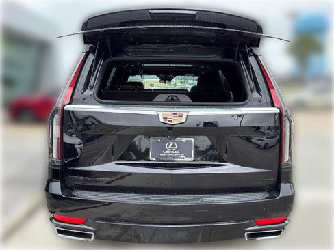 Used 2021 Cadillac Escalade Premium Luxury w/ Performance Package AWD/4WD image 7