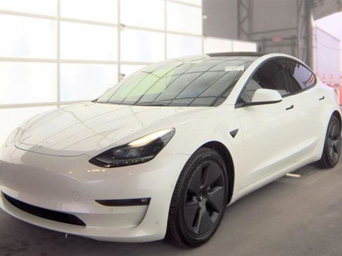 Used 2022 Tesla Model 3 Long Range AWD/4WD image 3