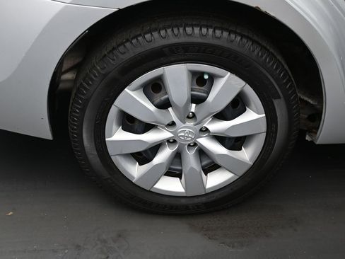 Used 2014 Toyota Corolla LE image 33