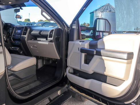 Used 2022 Ford F550 4x4 Regular Cab Super Duty w/ Power Equipment Group image 13