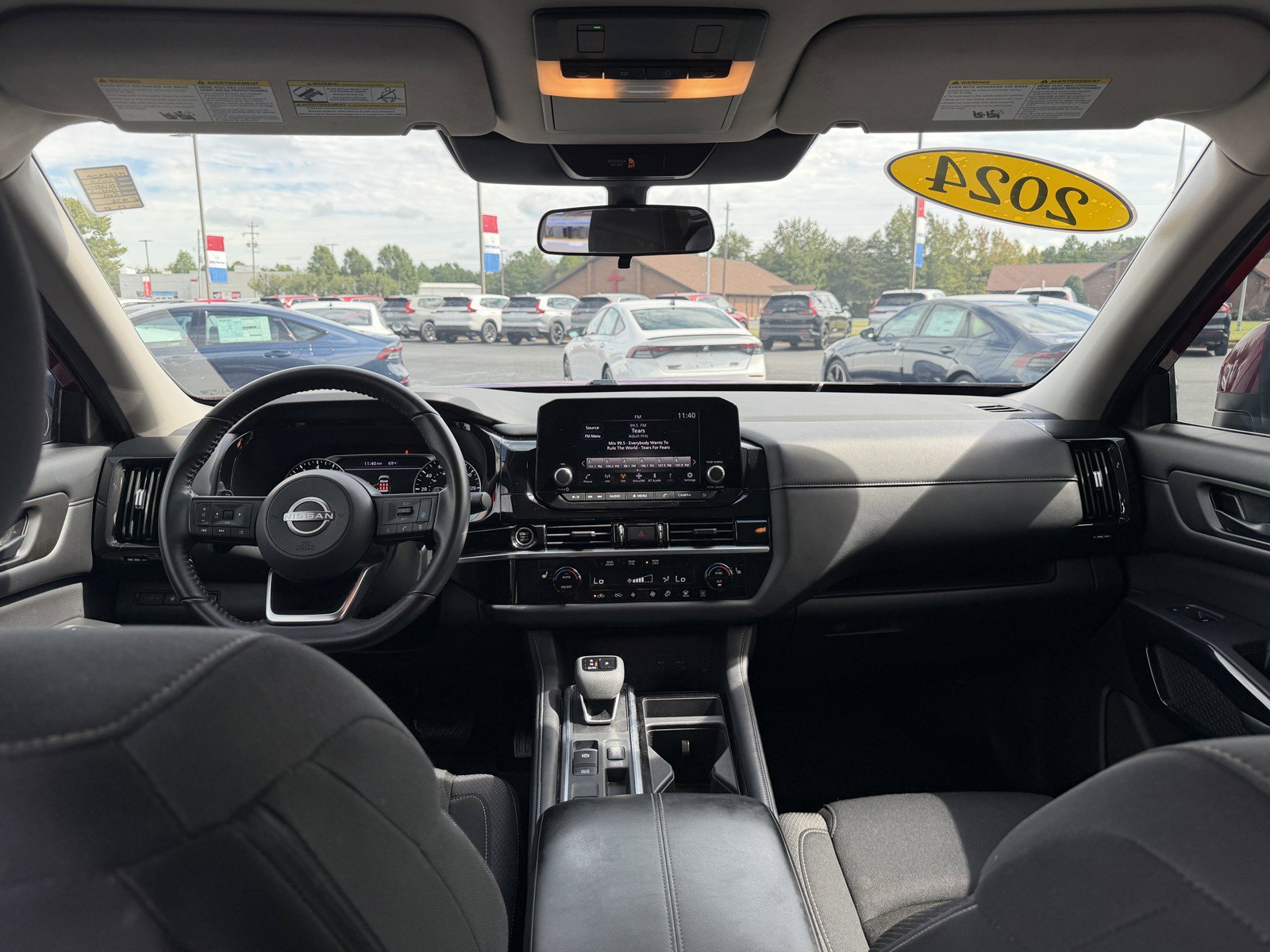 Used 2024 Nissan Pathfinder SV FWD image 16