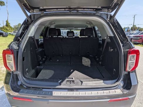 Used 2023 Ford Explorer XLT w/ Equipment Group 202A AWD/4WD image 13