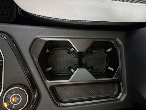 New 2025 Volkswagen Taos SE image 15