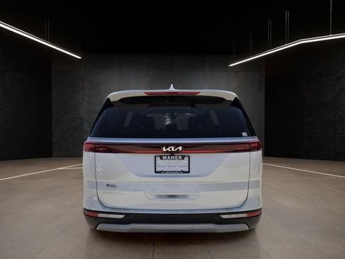 Used 2023 Kia Carnival LX FWD image 6