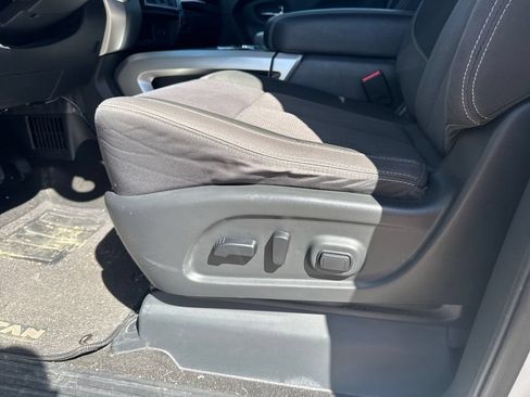 Used 2020 Nissan Titan SV w/ SV Convenience Package RWD image 12