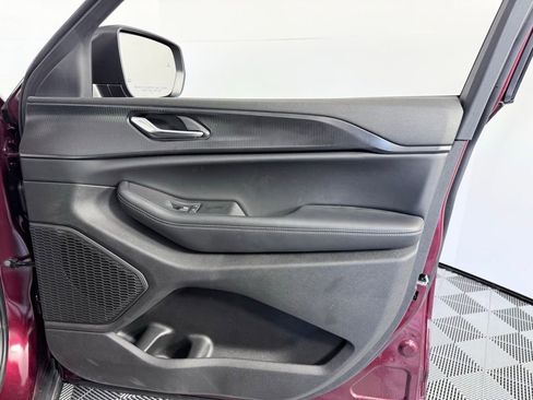 Used 2025 Jeep Grand Cherokee Laredo X image 10