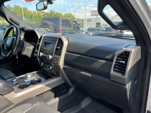 Used 2018 Ford Expedition Max XLT w/ Equipment Group 201A AWD/4WD image 11
