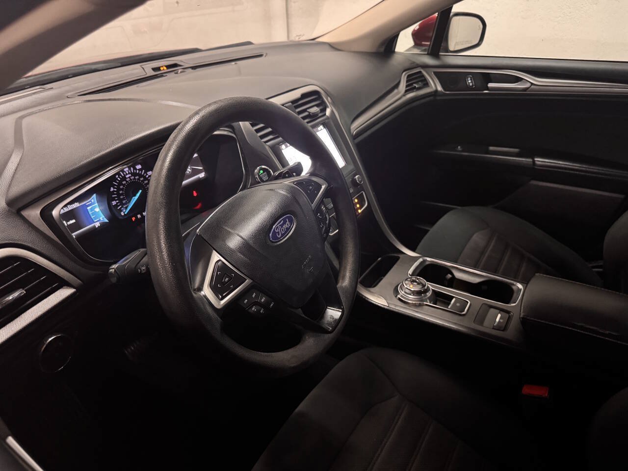 Used 2019 Ford Fusion SE FWD image 13