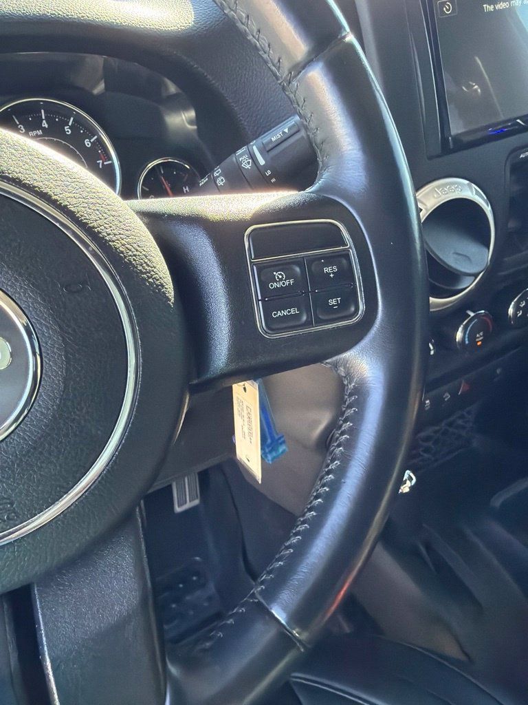 Used 2018 Jeep Wrangler Unlimited Sahara AWD/4WD image 13