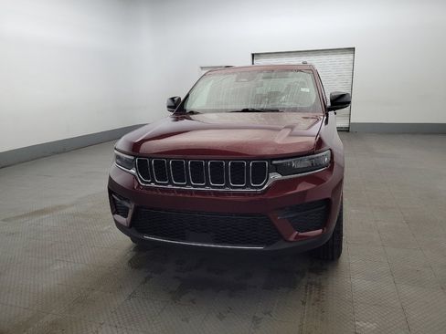 Used 2023 Jeep Grand Cherokee Laredo AWD/4WD image 15