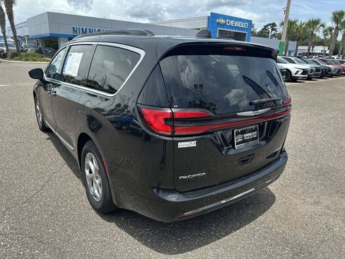 Used 2023 Chrysler Pacifica Limited FWD image 14