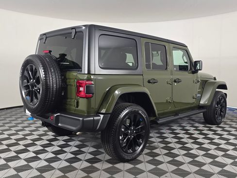 Used 2023 Jeep Wrangler Unlimited Sahara AWD/4WD image 3