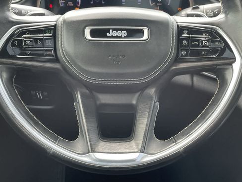 Used 2022 Jeep Grand Cherokee Overland AWD/4WD image 10