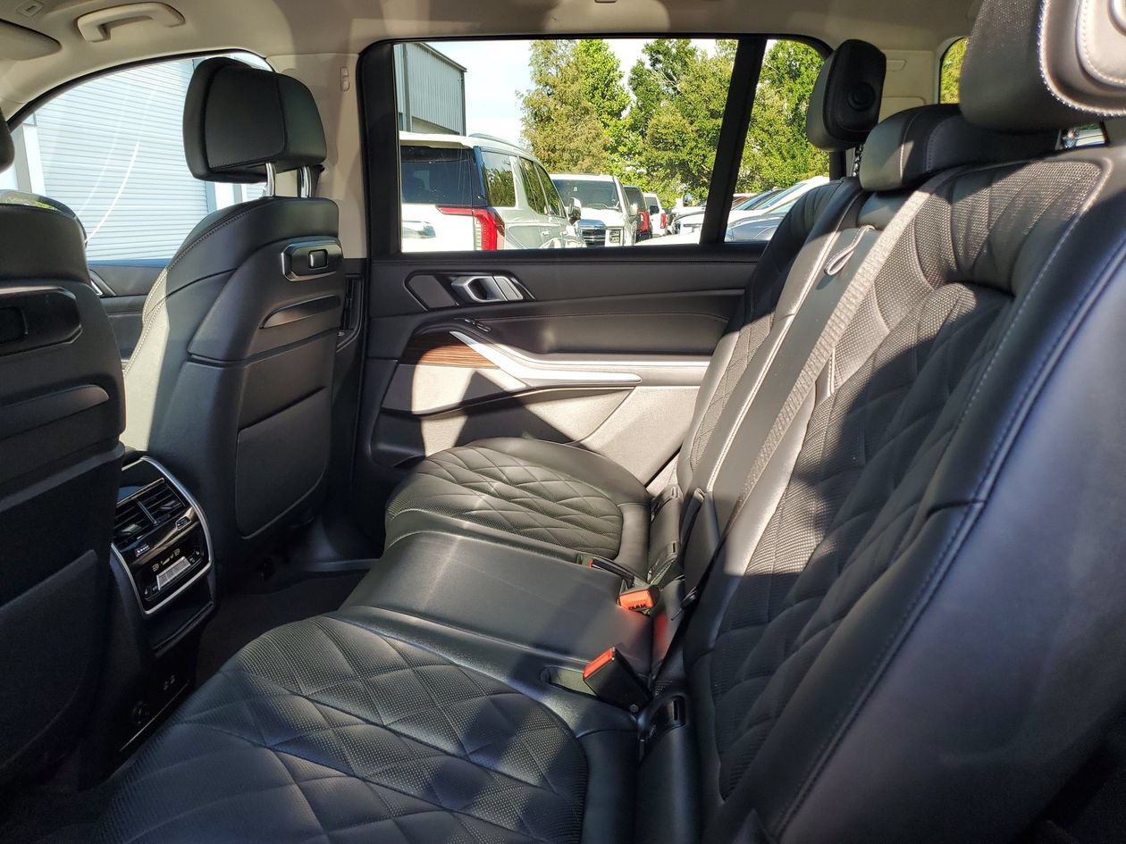 Used 2025 BMW X7 xDrive40i w/ Premium Package AWD/4WD image 10