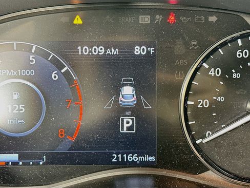 Used 2023 Nissan Kicks SR w/ SR Premium Package FWD image 12