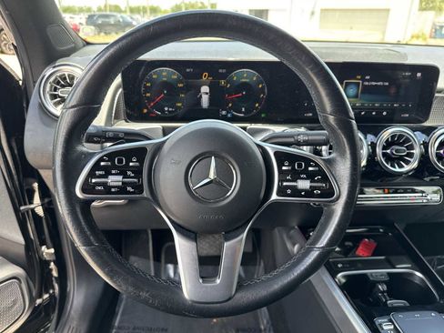 Used 2022 Mercedes-Benz GLB 250 image 24