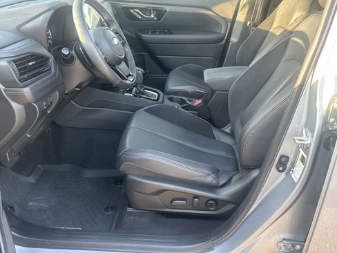 Used 2025 Subaru Forester Touring w/ Popular Package - Touring AWD/4WD image 9