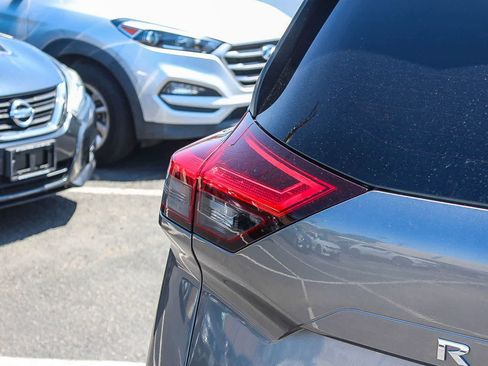 Used 2023 Nissan Rogue SV image 8