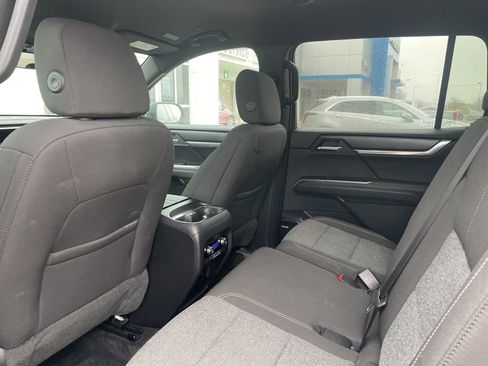 Used 2025 GMC Acadia Elevation image 9