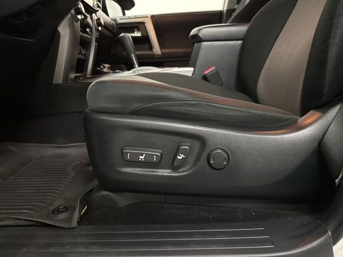 Used 2022 Toyota 4Runner SR5 AWD/4WD image 36